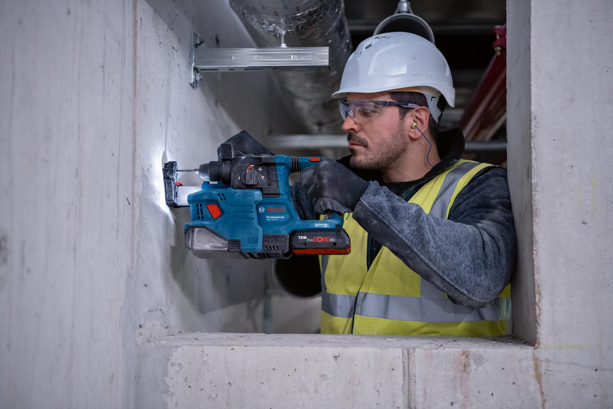 Bosch Professional 18 V System Akku Bohrhammer GBH 18 V-22 (mit SDS plus, inkl. 2x 4,0 Ah Akku, Schnellladegerät GAL 18 V-40,