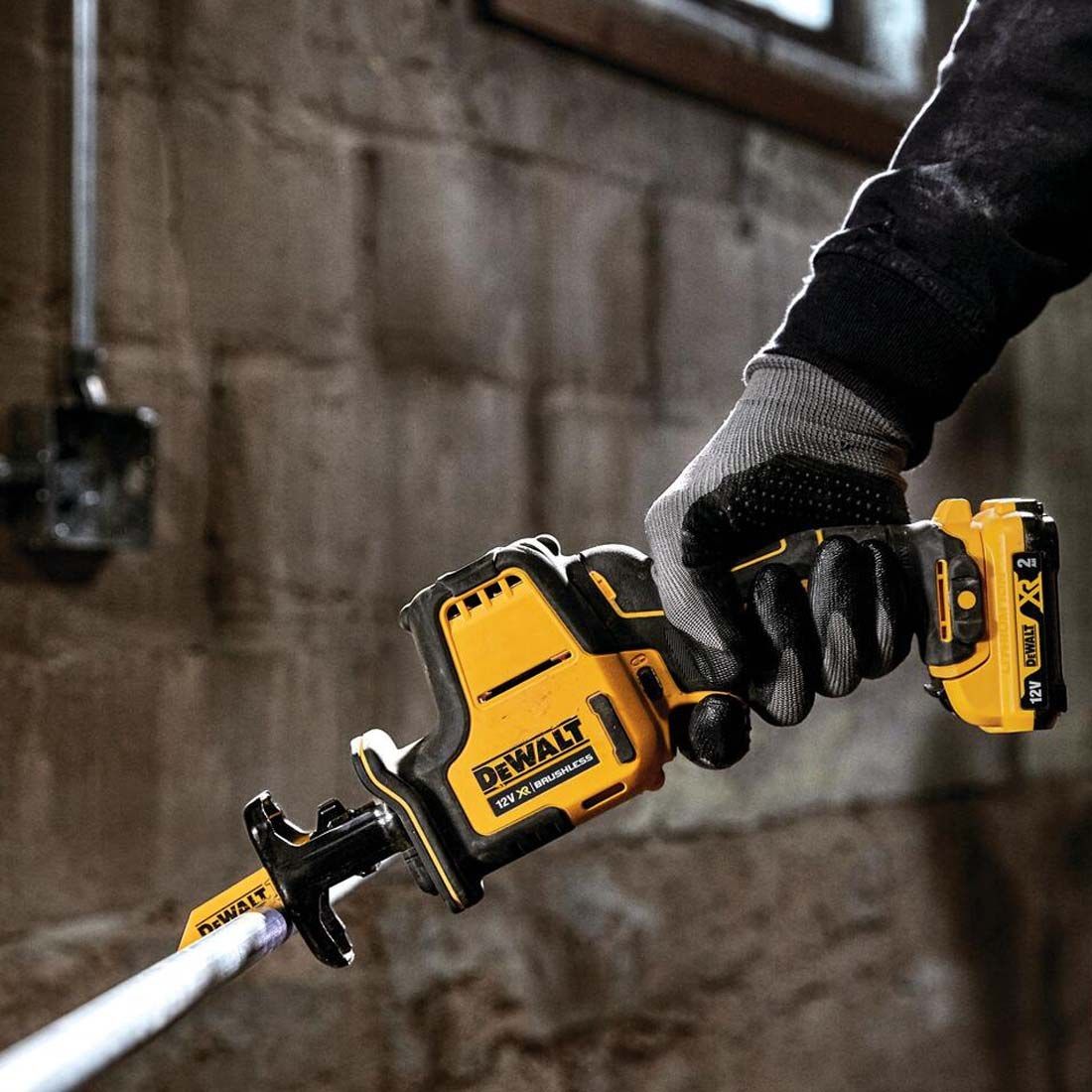 DeWalt DCS312D2-GB 10.8 V / 12 V XR Subkompakt bürstenlos Säbelsäge inkl. 2x 2,0 Ah Akkus – Produktansicht 5