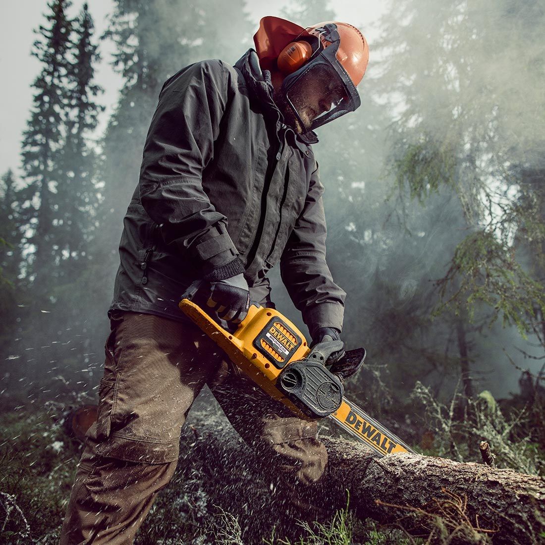 DeWalt DCM575X1-GB 54 V XR FLEXVOLT Akku bürstenlos Kettensäge inkl. 1x DCB547 Akkus – Produktansicht 4