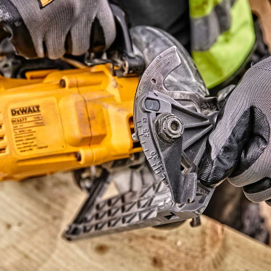 DeWalt DCS577T2-GB 54 V XR FLEXVOLT Hochleistungs 190 mm Handkreissäge inkl. 2x DCB546 Akkus – Produktansicht 9