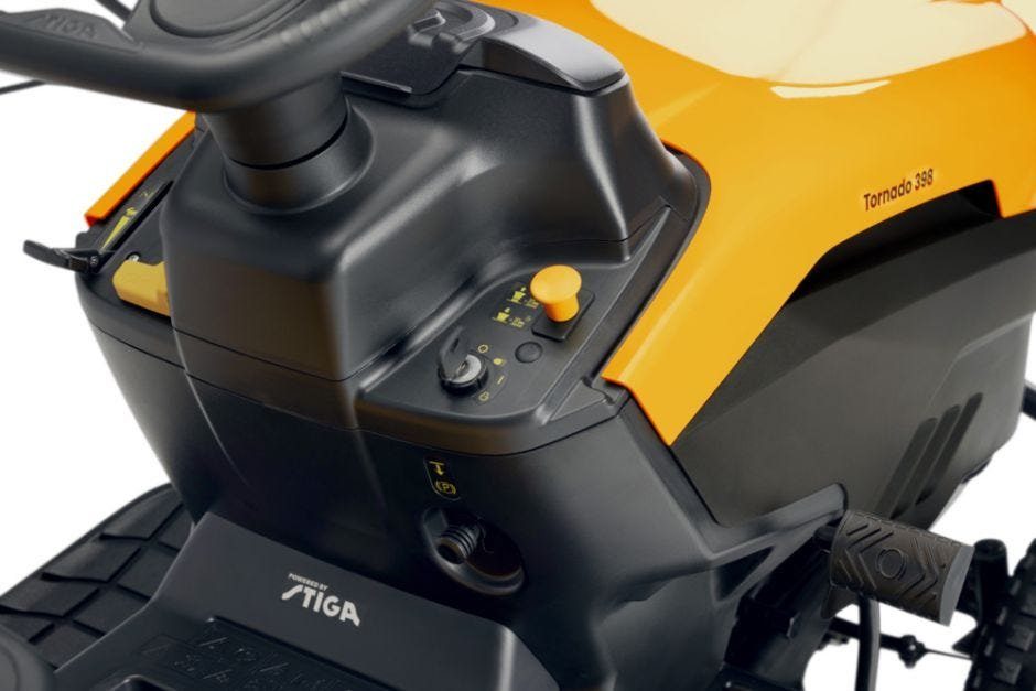STIGA Tornado 398 Rasentraktor mit Seitenauswurf – Produktansicht 3