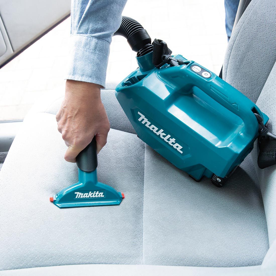 Makita CL121DWA 12 V Max CXT Staubsauger inkl. 1x 2,0 Ah Akku – Produktansicht 5