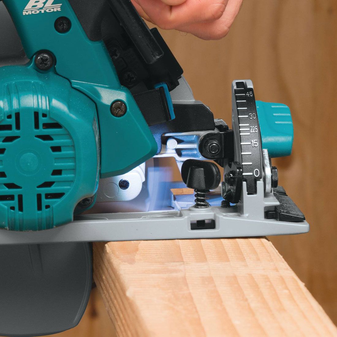Makita DHS680ZJ 18 V LXT bürstenlos Handkreissäge 165 mm ohne Akku und Ladegerät im Makpac Transportkoffer – Produktansicht 8