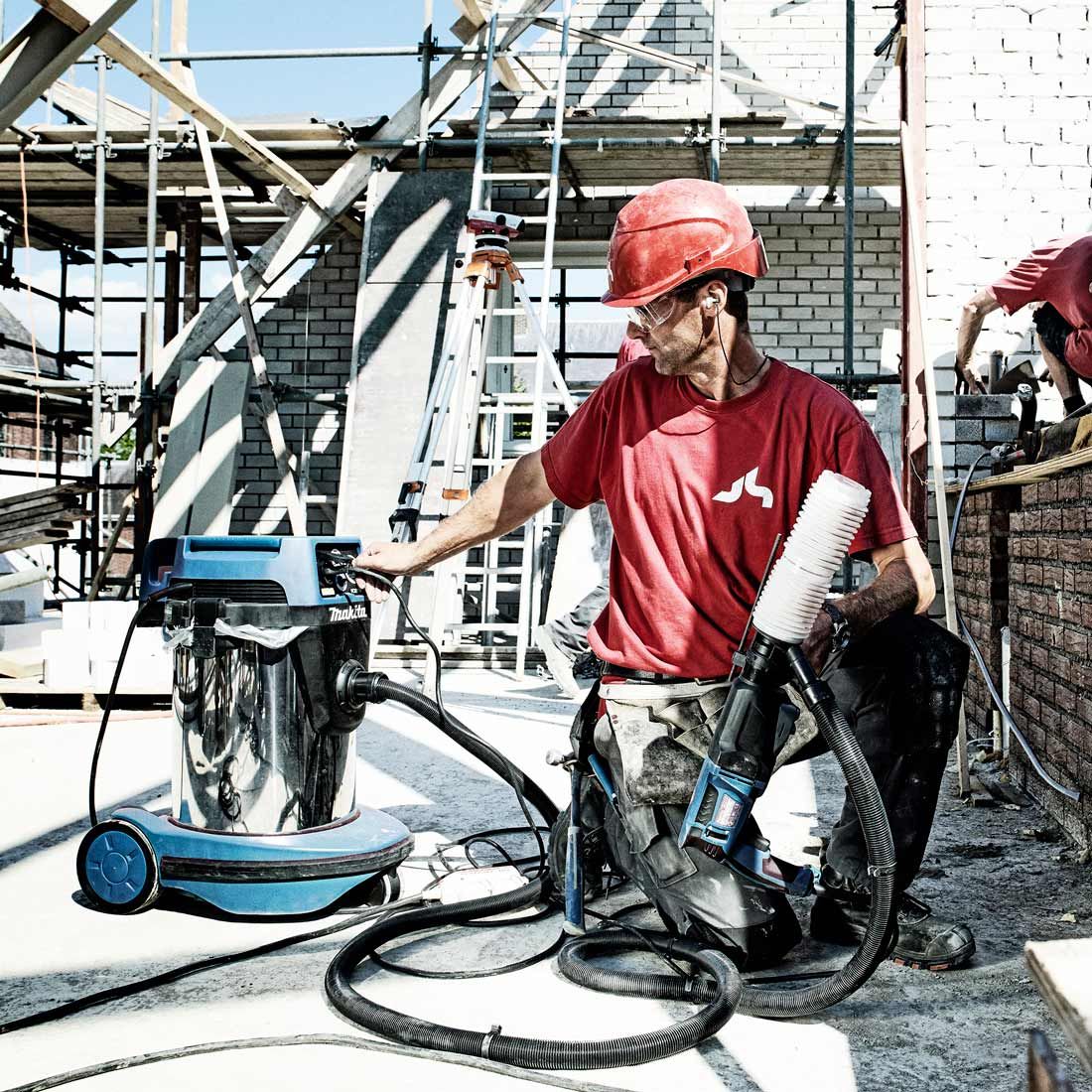 Makita VC3211MX1 Nass-/Trocken Staubklasse M 32 Liter Staubabsaugung – Produktansicht 2